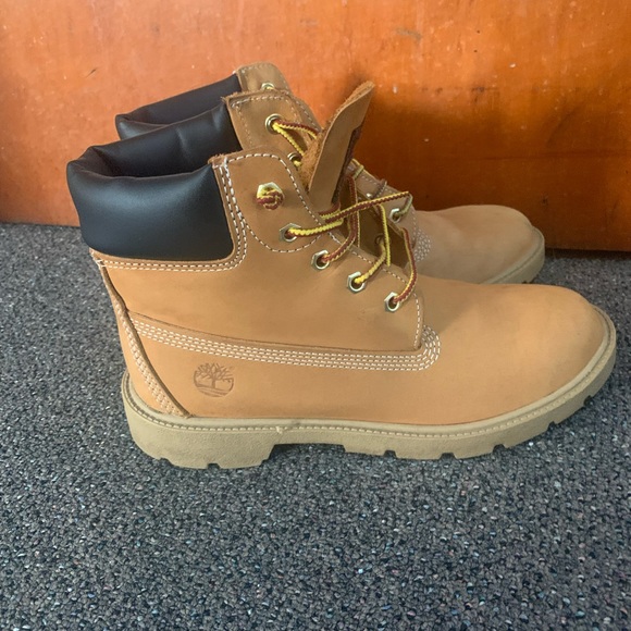 Tan kid timberlands size 5 in good condition. - Picture 5 of 6